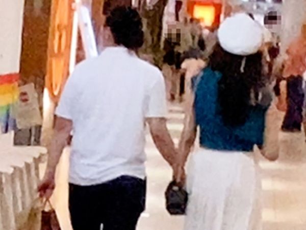 【スリル満点】 旦那とデート中に浮気セックス！ 電話で旦那と話しながらイキまくるドキドキ不倫♡