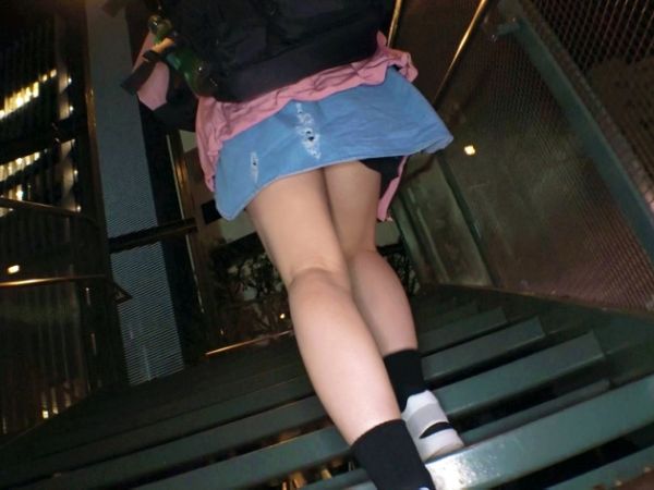 【ドM素人娘の淫乱プレイ】性欲全開のドMちゃん、電マと手マンで本気汁ダダ漏れ！ケツ叩かれてメス顔全開、エロすぎる反応がヤバい♥