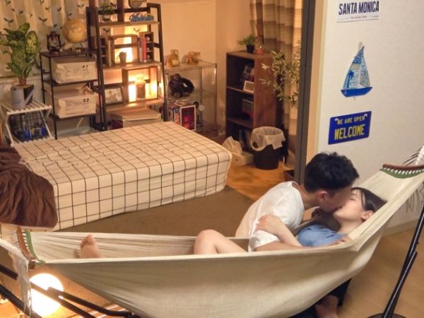 【むちむち清楚系お姉さんの秘密】『誰にも言わないで…』素人美女を隠し撮り！甘いキスから始まるイチャラブSEX♥ 盗撮されたプライベートなエロ映像！