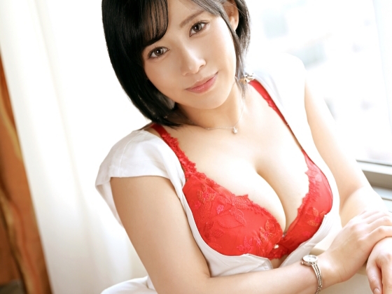 【爆乳お姉さんの貪欲フェラ】ダイナマイトボディ美女がチ○コをしゃぶりまくり！ビンビンに勃起させたチ○ポでオマ○コを激しく突かれ、感じまくるエロい姿！♡