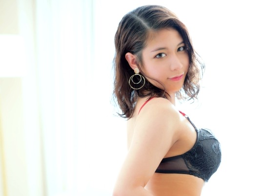 【ジムで汗だくSEX】『ダメ、イッちゃう…』セクシーなインストラクターが駄肉でチンポを挟み込み！騎乗位＆バックで連続絶頂！エッチな腰使いが止まらない♡
