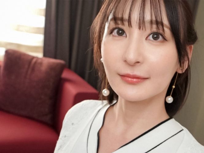 【美熟女人妻の裏の顔】『夫だけじゃ物足りないの…』真面目そうな三十路妻がチンポを求めてエロ全開！禁断の不倫セックスで乱れまくる！♡