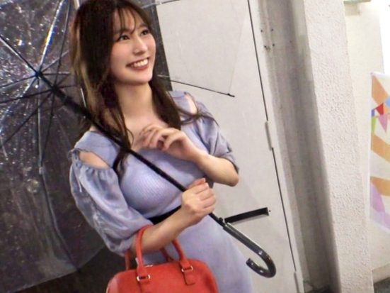 【巨乳ナンパ】おっとり系美巨乳お姉さん、街中で声をかけられエッチな気分に!豊満なオッパイを揺らして感じまくる姿がエロすぎて最高♡