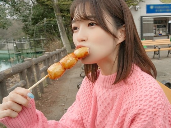 【コスレイヤー×J【センズリ鑑賞】「見てるだけで濡れちゃう…♡」清楚系女子がセンズリ見学で大興奮！！恥じらいながらもオマ○コはビショビショ！！10:02までの限定公開で遅延なし！！D】撮影中にカメコオヤジにハメられる・・・華奢な身体と剛毛マンコを晒されデカチンを挿れられ嫌悪顔全開