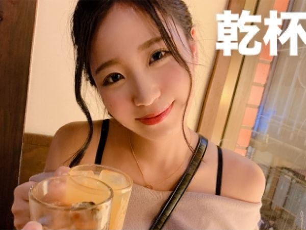 【彼氏持ち美女の危険な遊び】『バレたらヤバい…』スレンダー美乳の欲求不満ガールがホテルで浮気SEX!スケスケ衣装で誘惑♡騎乗位で激しく腰振り、彼氏じゃ満足できない敏感ボディを曝け出す!