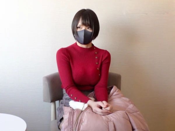 【爆乳看護師をナンパ】街中で見つけたショートカットの巨乳看護師さん、謝礼金に釣られてホテルで生ハメSEX！デカ乳を揺らしながらパイズリ披露♪制服姿とのギャップがたまらない！！