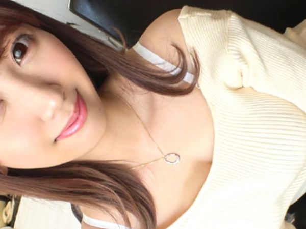 【清楚系ビッチの裏の顔】『あっ…ダメ…感じちゃう…』清純派お姉さんの隠れた性欲が爆発!美乳を揺らしながらマンコをガッツリ責められ、感じまくる姿はまさにエロの極み!見た目とギャップありすぎのヤリマンぶりに興奮間違いなし!♡