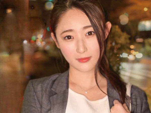 【OL】ランチに会社から出てきたOLをゲット！『本当に時間ないんで…』チンコ見せれば会社のこと忘れてがむしゃらに腰を振る