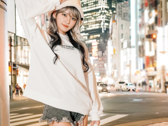 【ギャルと激エロプレイ】バチクソ可愛いギャルと濃厚セックス!パイパンま●こを激しくピストン、奥まで突きまくって快感爆発♡