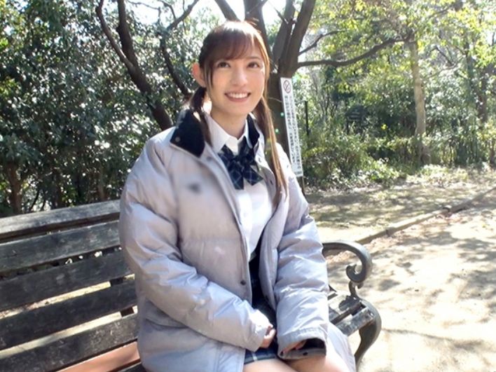 【制服美少女のAVデビュー】超絶美少女が初体験！2本のチ○ポで激しく責められ、制服姿でイキまくる！初々しい反応がたまらないｗ