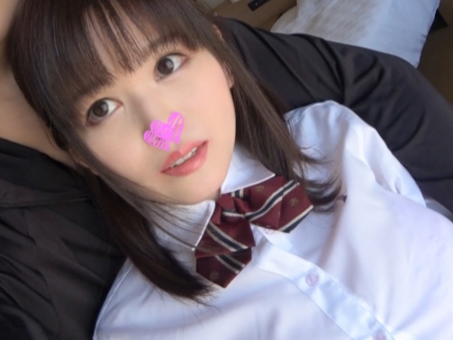 【制服美少女の淫らな誘惑】『ダメ…感じちゃう…』巨乳で激カワの清楚系JKが肉棒で敏感な膣内を刺激され、おっぱいを揺らしながら淫らにヨガる！制服姿とのギャップがたまらない！♡