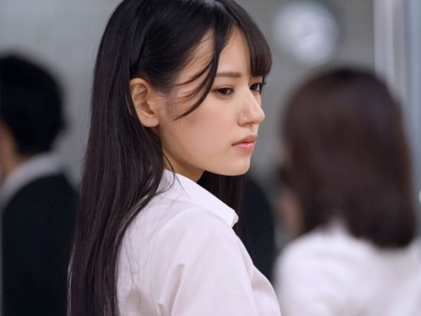 【逆NTR不倫】スレンダー美人OLが既婚先輩を誘惑！「奥さんより気持ちいい？」と挑発し、会社で禁断のセックス！後輩の色気に先輩メロメロで浮気セックスに溺れる！