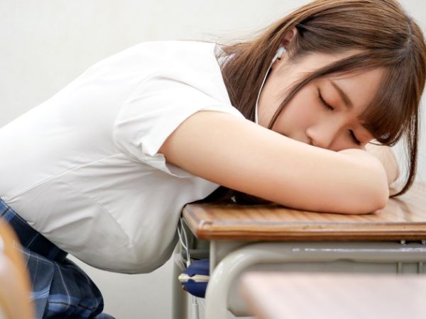 【主観】久々に会ったら超巨乳になってた幼馴染と誰もいない教室で放課後エッチ！大人のカラダに成長した彼女と青春セックスを満喫しちゃう♡